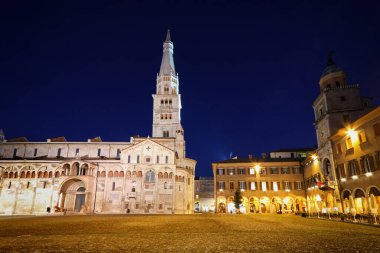 Modena, Piazza Grande, Modena şehri, Duomo ve Ghirlandina kulesi, Unesco dünya mirası alanı.