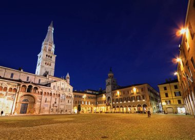 Modena, Piazza Grande, Modena şehri, Duomo ve Ghirlandina kulesi, Unesco dünya mirası alanı.