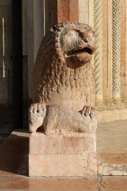 Modena, antik aslan heykeli, katedral mimari ayrıntılar, Roma tarzı, İtalya, Unesco dünya mirası