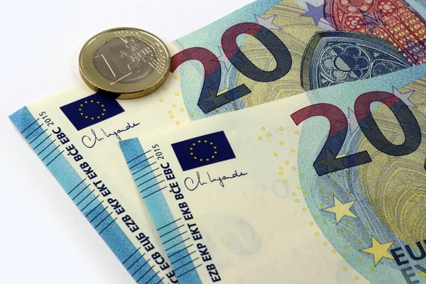 フランクフルト ドイツ 2020年12月 クリスティン ラガードと20ユーロ通貨銀行券新しい署名と1ユーロコイン 欧州連合 — ストック写真