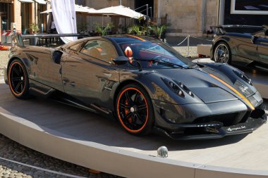 MODENA, İtalya, Temmuz 12021 - Motor Vadisi Festivali Sergisi, Pagani Imola Süper Araba Meydanı