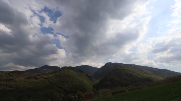 意大利附属物山 慢动作视频与自然云彩 — 图库视频影像