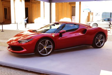 Modena, İtalya, Temmuz 12021 Ferrari 296 GBT spor araba, Motor Vadisi Sergisi