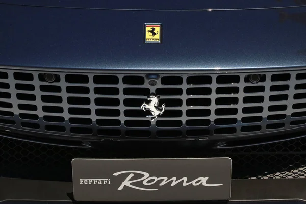Модена Италия Июля 2021 Передняя Деталь Спорткара Ferrari Roma Выставка — стоковое фото