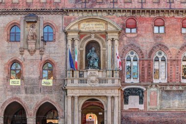 Bolonya, İtalya, Papa XIII. Gregory 'nin heykeli, Piazza Maggiore (posta karesi)