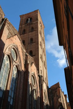 Bolonya, İtalya, San Petronio Katedrali 'nin detayları, çan kulesi.