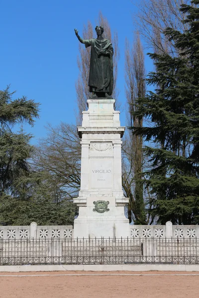 Virgilio monument, mantova, Italië — Stockfoto