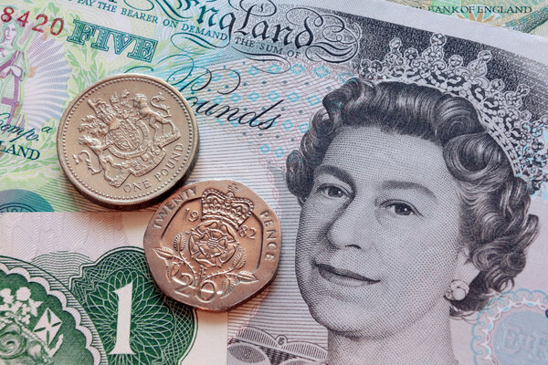 фунт, монеты и банкноты
