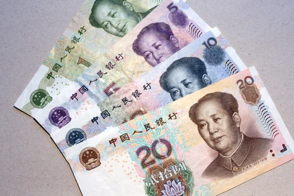 Yuan renminbi pièces et billets — Photo