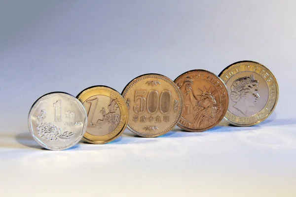 Monedas de China, Japón, Europa, Estados Unidos y Reino Unido — Foto de Stock