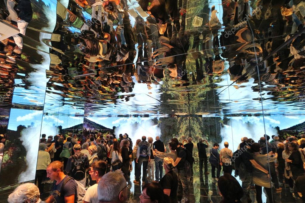 MILAN, SEPTEMBER 19, 2015 Italian pavilion, mirrors room, world