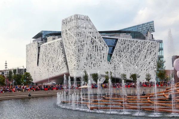 MILÃO, - 19 de setembro de 2015: pavilhão italiano, exposição mundial Expo 2015 . — Fotografia de Stock
