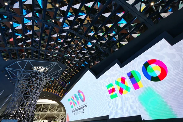 Milan, - 19 Eylül 2015: Iran Pavyonu, Expo 2015 dünya sergisi. — Stok fotoğraf