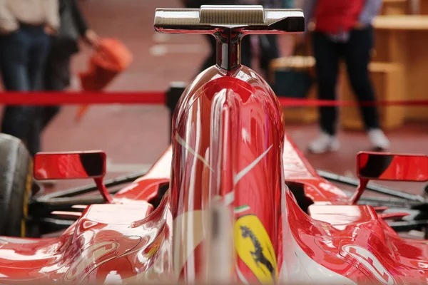 MILÁN, ITALIA, 19 DE SEPTIEMBRE DE 2015: Ferrari F1 detalles aerodinámicos de coches deportivos, pabellón italiano, exposición mundial Expo 2015 . —  Fotos de Stock