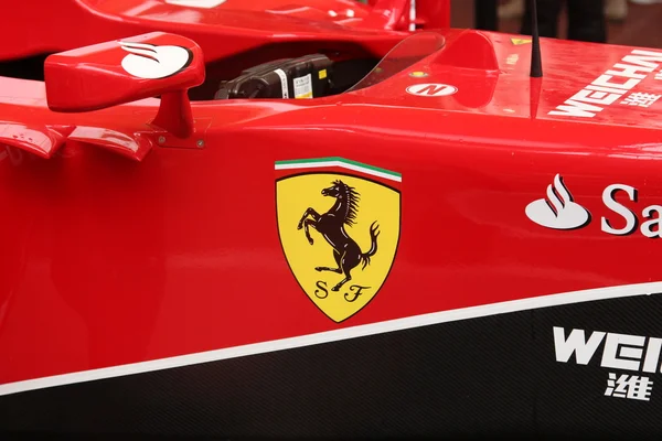 Milano, Italien, 19 September 2015: Ferrari F1 sport bil aerodynamiska detaljer, italienska paviljong, världsutställning Expo 2015. — Stockfoto