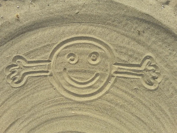 画在沙滩上的微笑 — 图库照片