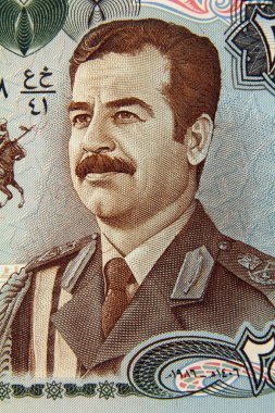 Irak - 2005: Saddam Hüseyin'in portresi 25 Iraqui dinar 2004 banknot Irak'tan üzerinde.