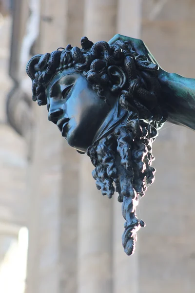FLORENCE, ITALY - NOVEMBER, 2015: Bronze statue of Perseus by Benvenuto Cellini — Φωτογραφία Αρχείου