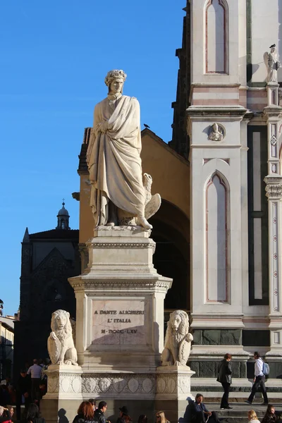 FLORENCE, ITALY - NOVEMBER, 2015: Dante Alighieri monument, poetry, Santa Croce square — Stok fotoğraf