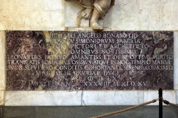 FLORENCE, ITALY - NOVEMBER, 2015: Tomb of Michelangelo Buonarroti, detail, Santa Croce Cathedral — Stock fotografie