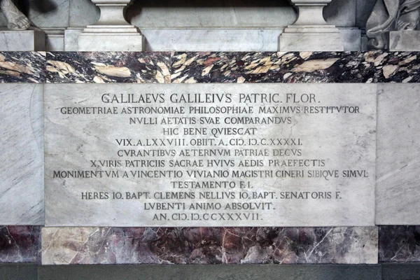 Florenz, Italien - November 2015: Detail des Grabes von Galileo Galilei, Kathedrale Santa Croce — Stockfoto