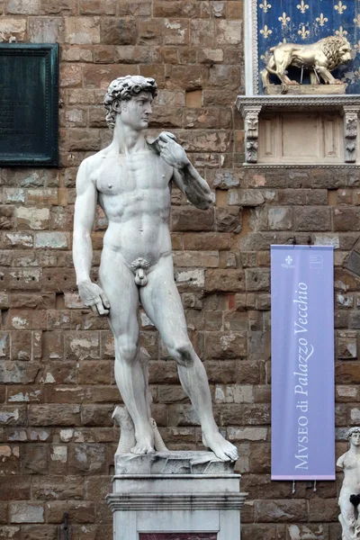 Florencja, Włochy - 2015 listopadzie, r.: Statua David przez Michelangelo Buonarroti, placu Signoria — Zdjęcie stockowe