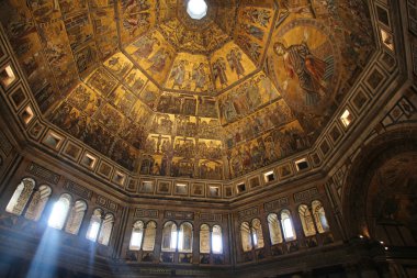 Florence, İtalya - Kasım, 2015: İsa ve altın San Giovanni vaftizhane mozaikleri