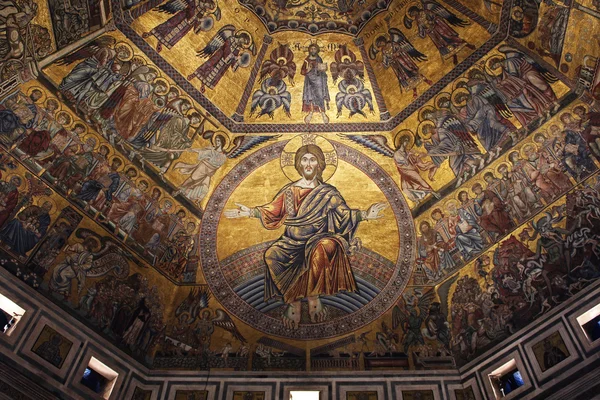 Firenze, Olaszország - November, 2015-re: Krisztus és a keresztelőkápolna San Giovanni arany mozaikok — Stock Fotó