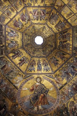 Florence, İtalya - Kasım, 2015: İsa ve altın San Giovanni vaftizhane mozaikleri