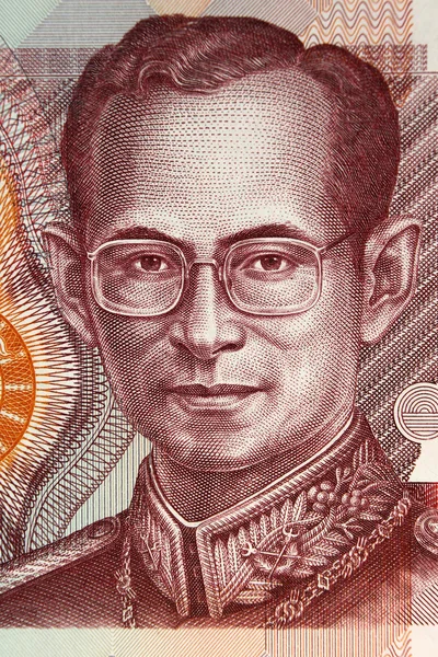 THAILAND - APPROXIMATELY 2005: King Rama VIII on 100 Bath 2005 Banknote from Thailand — Stock Photo, Image
