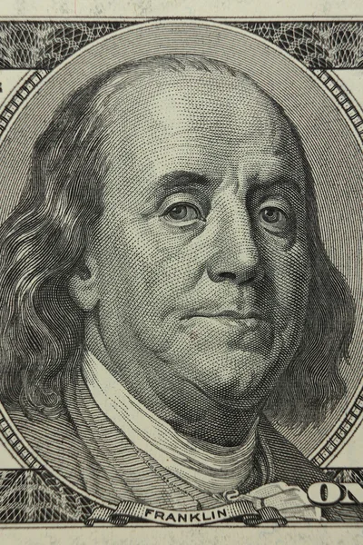 ESTADOS UNIDOS DE AMÉRICA - APROXIMATAMENTE 1999: Benjamin Franklin retrato en 100 dólares 1999 Billete de Estados Unidos — Foto de Stock