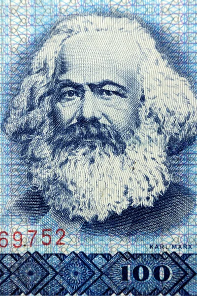 ALEMANHA ORIENTAL - ABORDAGEM 1990: Retrato Karl Marx em 100 marcos 1990 Notas da DDR — Fotografia de Stock