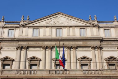 Milan, İtalya - Aralık 2015: Scala Tiyatrosu, Scala kare, ön ayrıntılarını göster