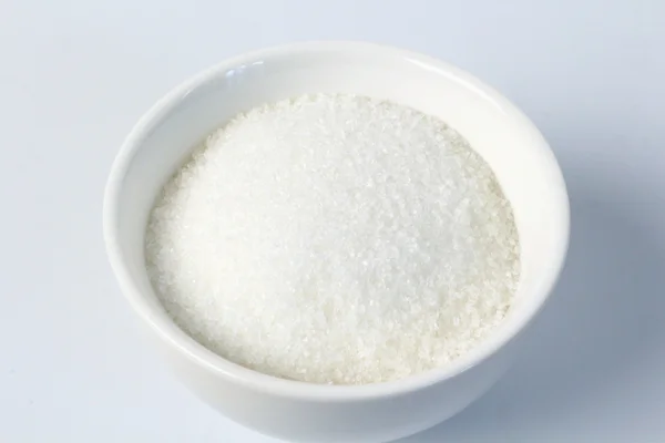 Белый сахар в чашке — стоковое фото
