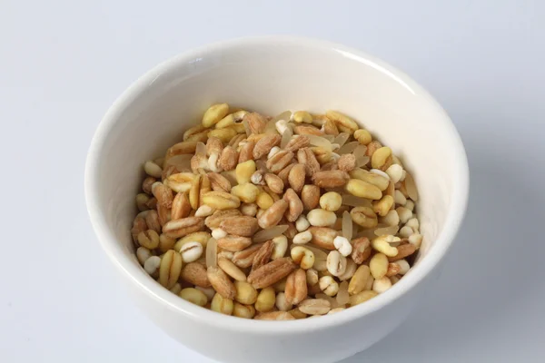Cereais na taça branca — Fotografia de Stock