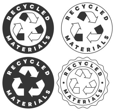 Geri dönüşümlü materyalleri temsil eden çeşitli rozetler. Her rozette siyah-beyaz olarak geri dönüşümlü oklar var. Bu semboller geri dönüşümü ve çevresel farkındalığı teşvik ediyor.