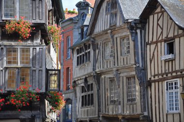 Dinan binalarda Ortaçağ ahşap çerçeveli