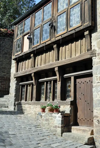 Rue du Petit liman, Dinan yarı ahşap binada — Stok fotoğraf