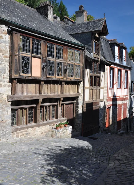 Die mittelalterliche straße rue de jerzual in dinan, bretagne, frankreich — Stockfoto