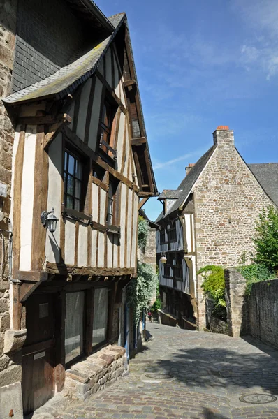 Medeltida street i Dinan — Stockfoto