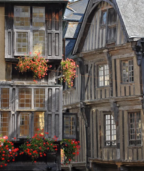 Edifici medievali in legno incorniciato a Dinan — Foto Stock