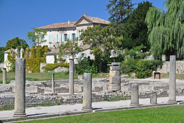 Las extensas ruinas romanas en Vaison-La-Romaine, Provenza, Francia —  Fotos de Stock