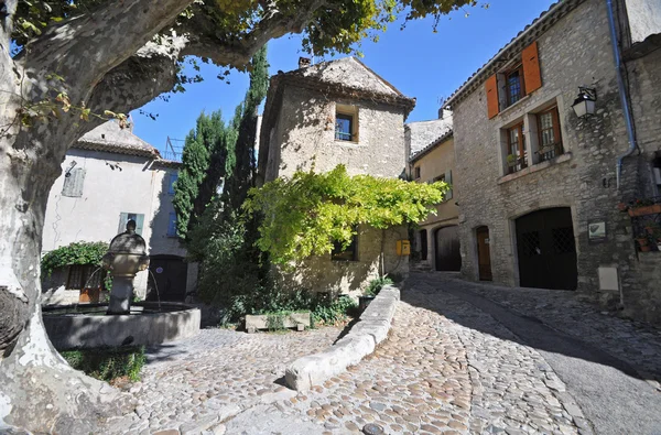 Place du Vieux-Marche, Vaison-La-Romaine, Vancluse, in Provence , — стоковое фото