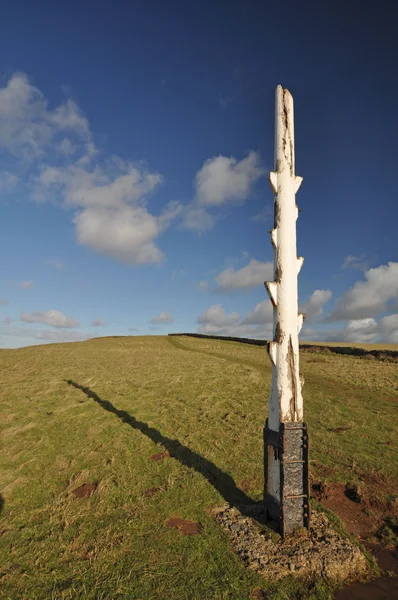 Baggy Point coastguard wreck post on Southwest Coast Path, North — Stock Photo, Image