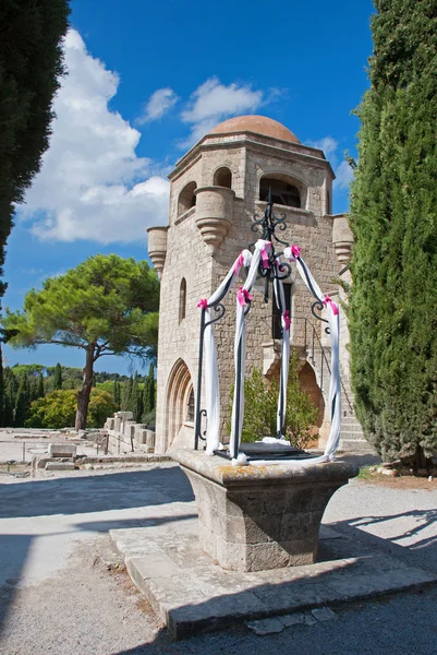 Decorated well at Ialyssos Church — Stock Photo, Image