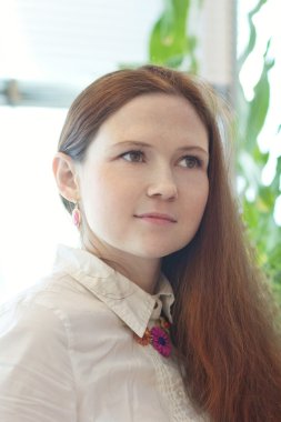 egy szép, fiatal lány Vértes portréjagüzel genç kız closeup portresi