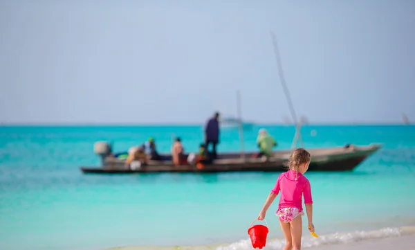 Little adorable girl walking with beach toys during tropical vacation — Stock Photo, Image