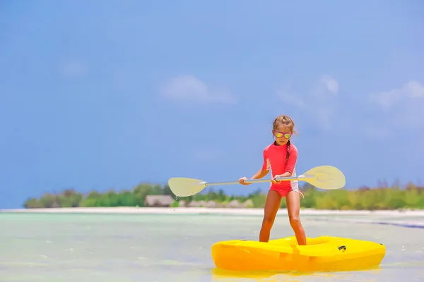 Adorable little girl kayaking during summer vacation — Stock Photo, Image