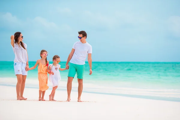 Young family on vacation — Stock Photo, Image