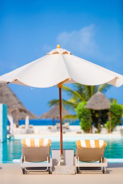 Plaj sandalyeleri egzotik tropik resort doğum